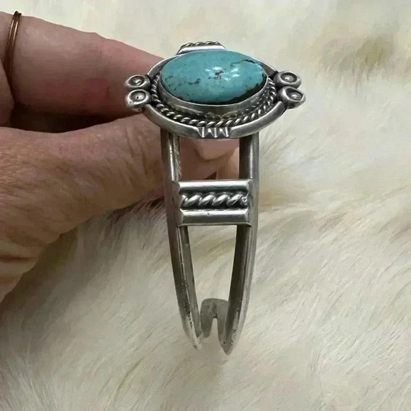 Vintage Native American Sterling Silver Turquoise Cuff Bracelet - Picture 7 of 13